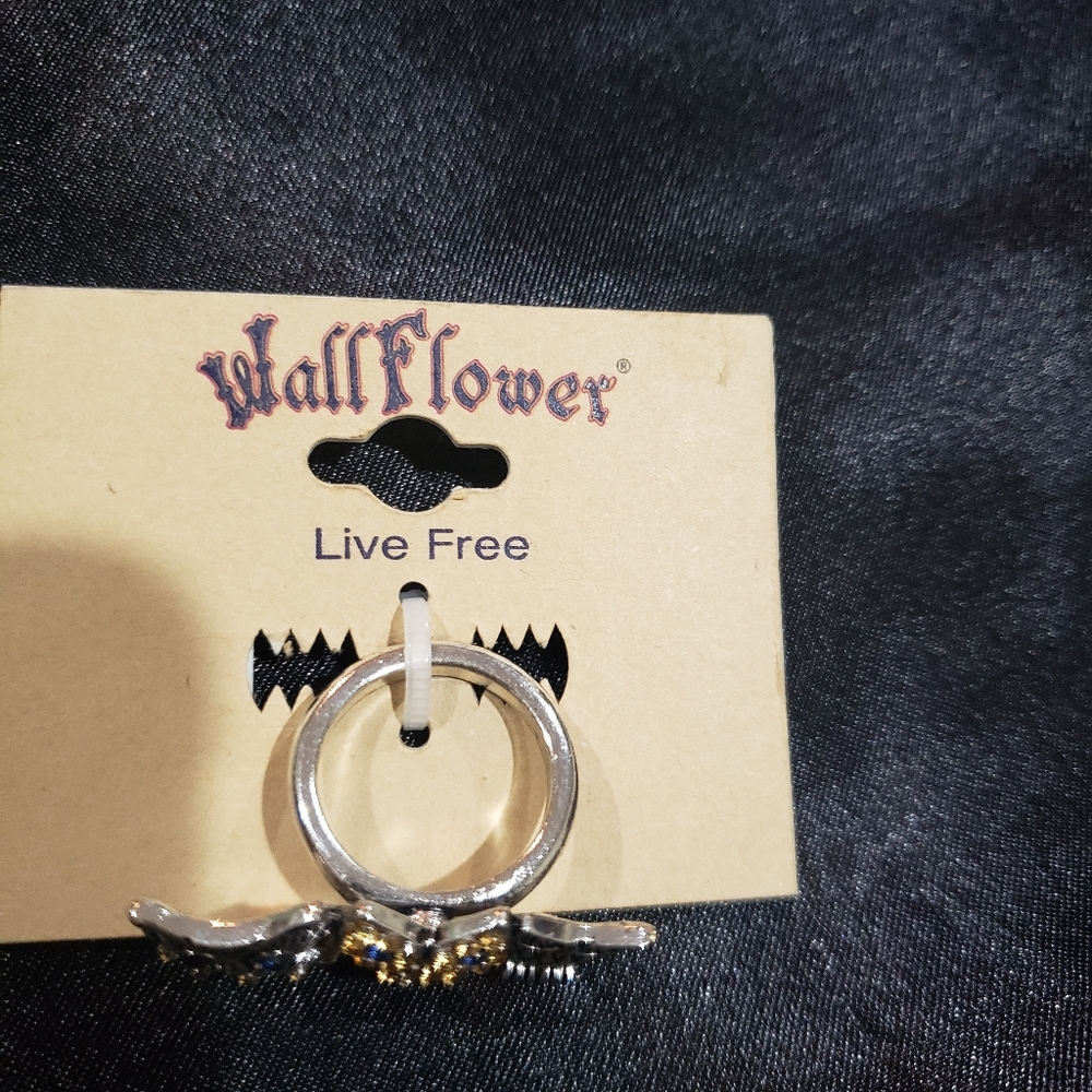 WallFlower Ring - Picture 2 of 3